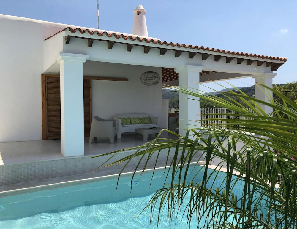 Hillside Villa Near Beaches