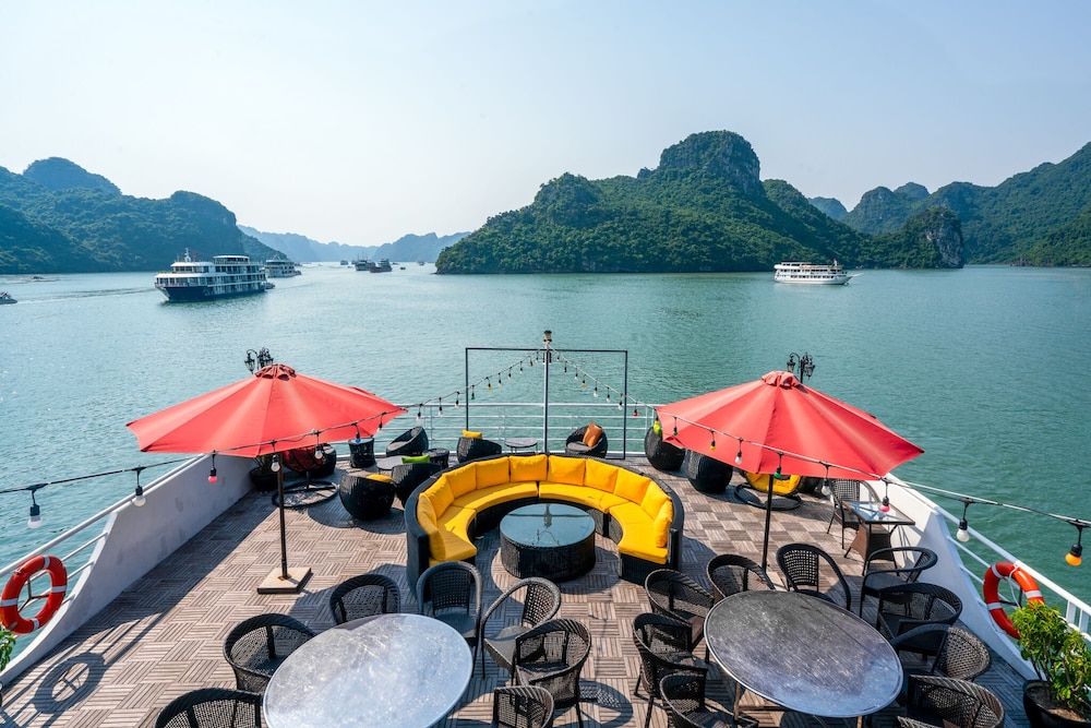 Dragon Bay Cruises - Image 3