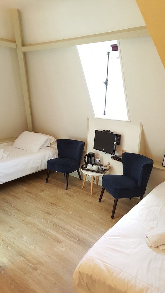 Castel Bayeux Guesthouse