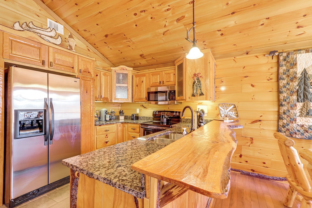 1 Mi to Nottely Lake: Home w/ Furnished Deck!