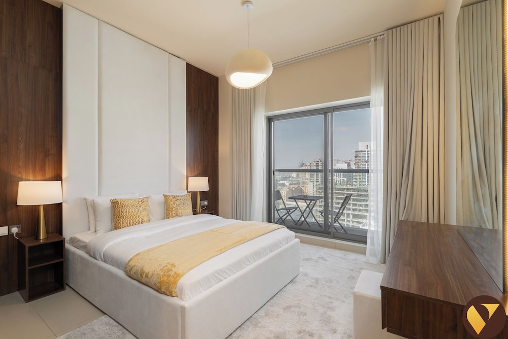 Jeewar JVC near Circle Mall Pool Gym