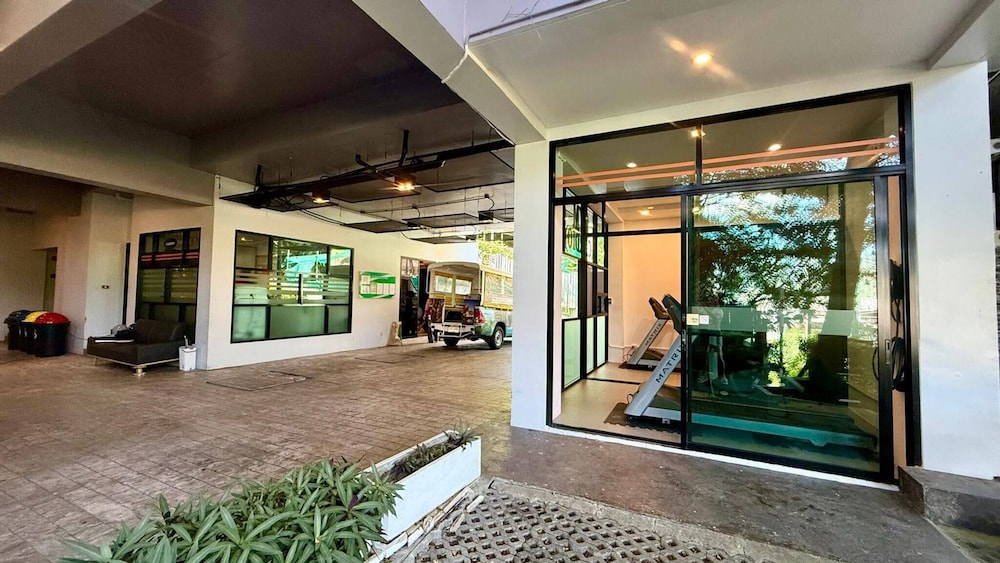 Emerald 412a - Studio With Balcony and Shared Pool