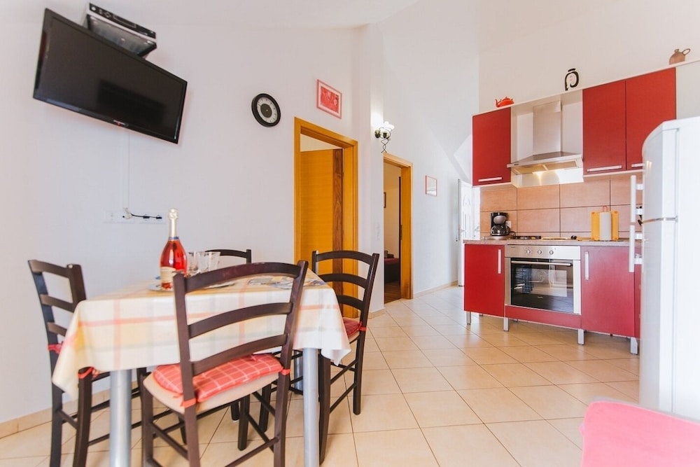 Mari - sea View Apartments - A4 Red view 3