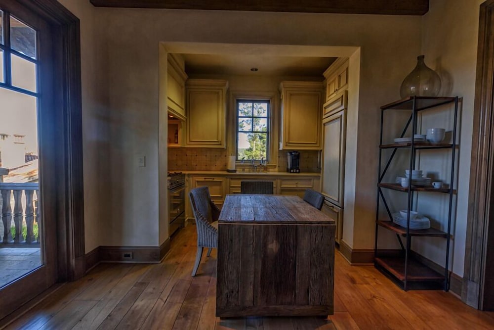 Lx1: Chateau D' Renaitre - Carmel-by-the-sea Luxury Villa: - Property Image 51