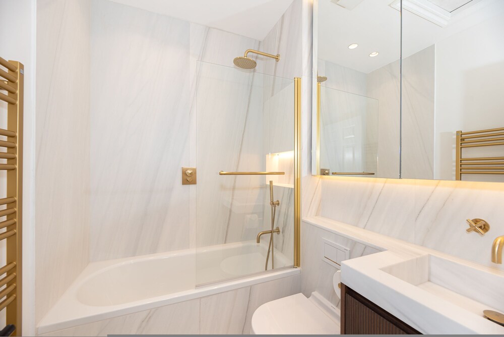 Elegant and Bright 3-bed Flat Near Sloane Square
