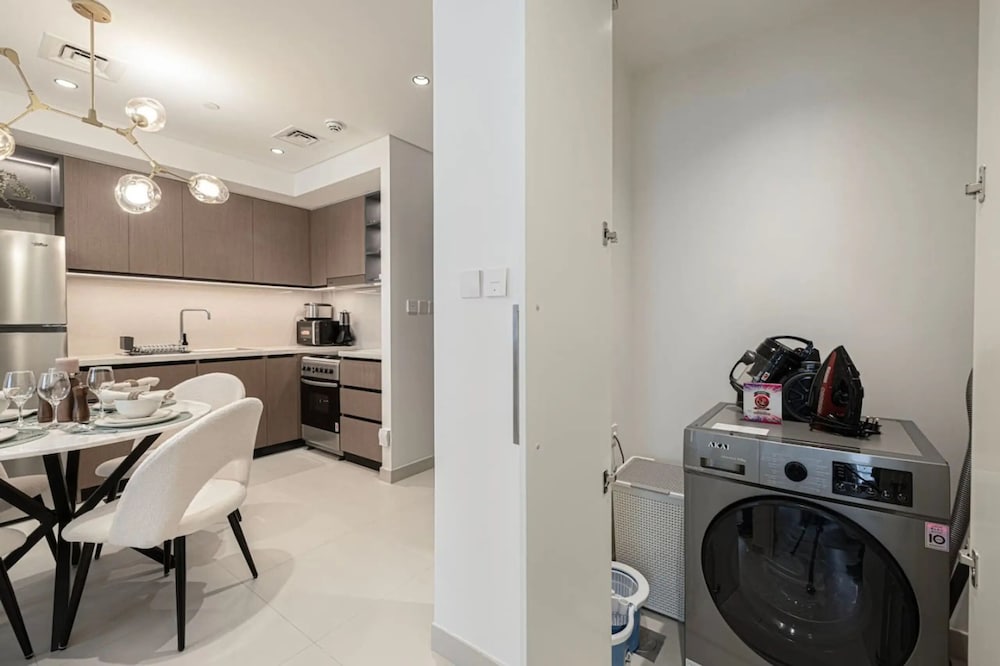 Burj Crown Lux Apartment by Dubai Mall