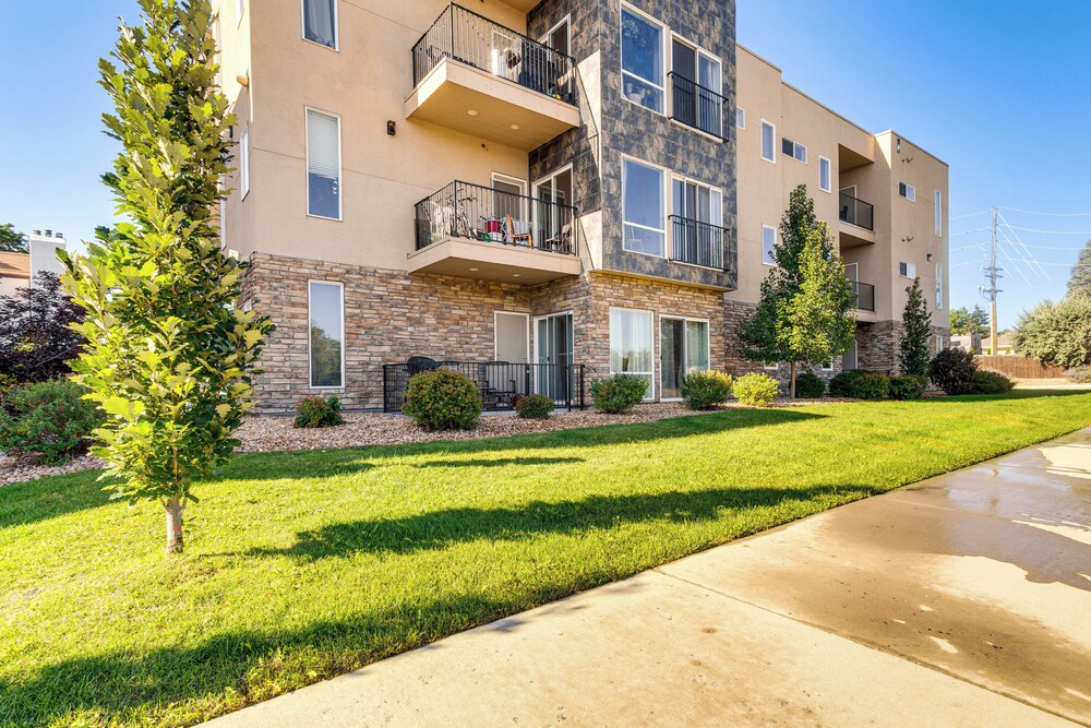 Pet-friendly Condo w/ Balcony ~ 17 Mi to Denver