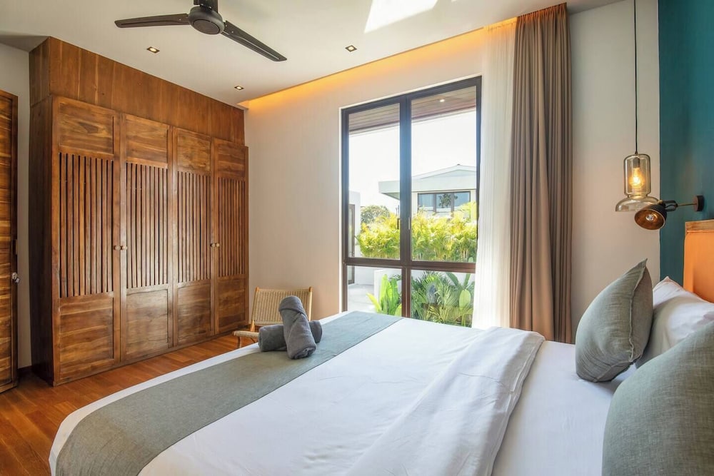 Modern 3BR Villa Enclosed Living