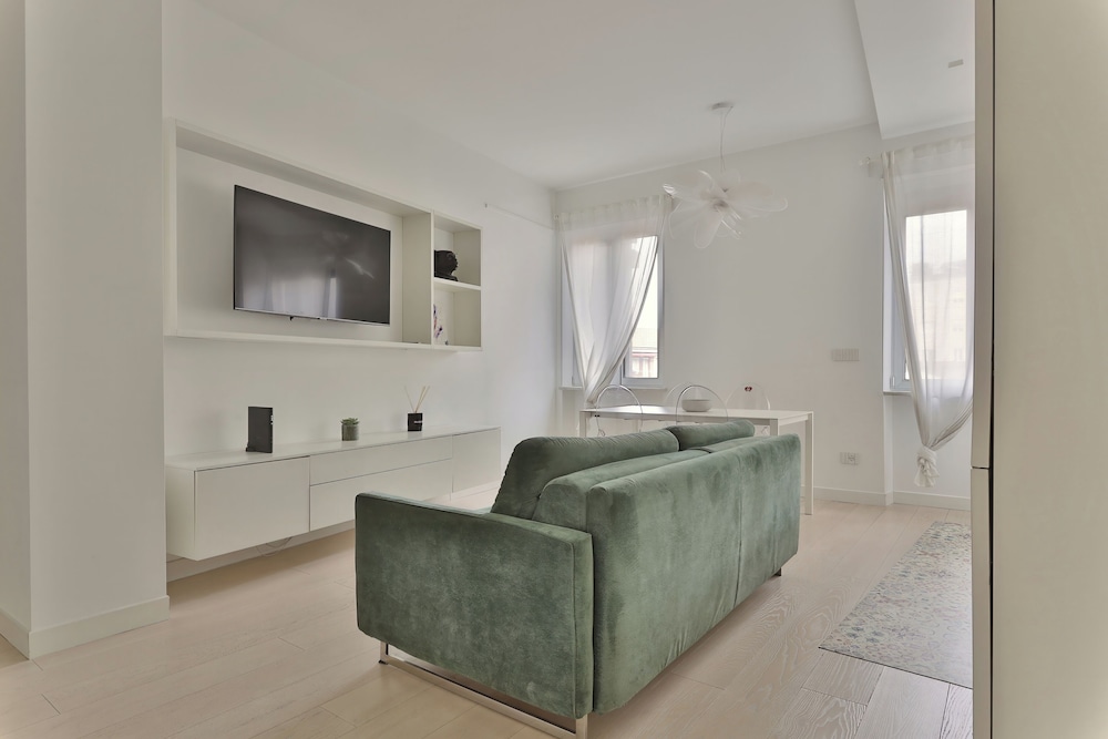Elegant 2-bed apt in the Centre of Milan