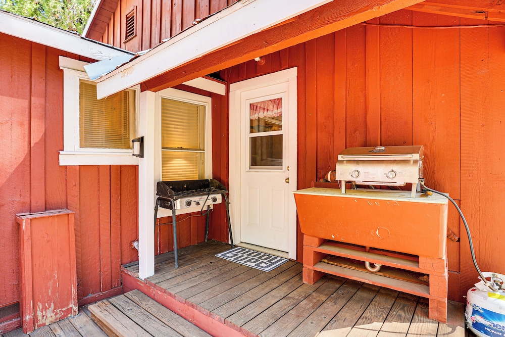 < 2 Mi to Trinity Lake: Norcal Getaway w/ BBQ