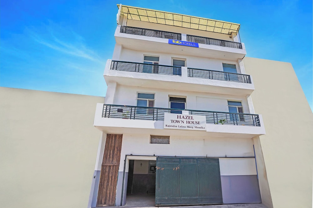 Fabhotel Hazel Town House