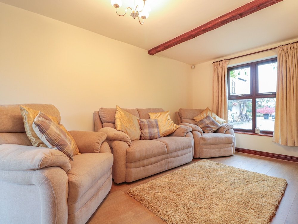 Berrys Place Farm Cottage view 4