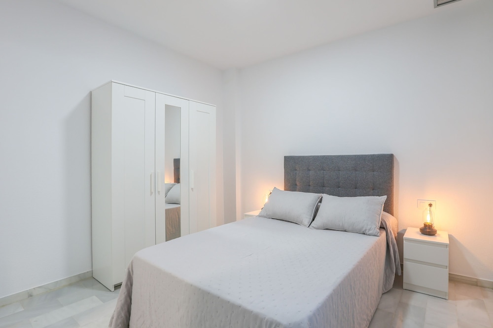 Divina in Sevilla With 1 Bedrooms and 1 Bathrooms