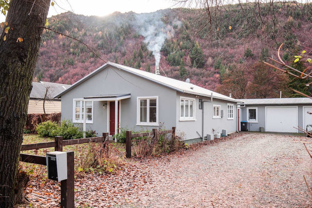 Picturesque Home in Historical Arrowtown view 2
