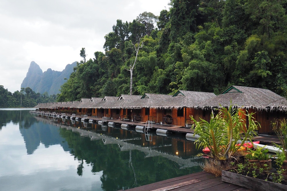 PraiwanRaftHouse