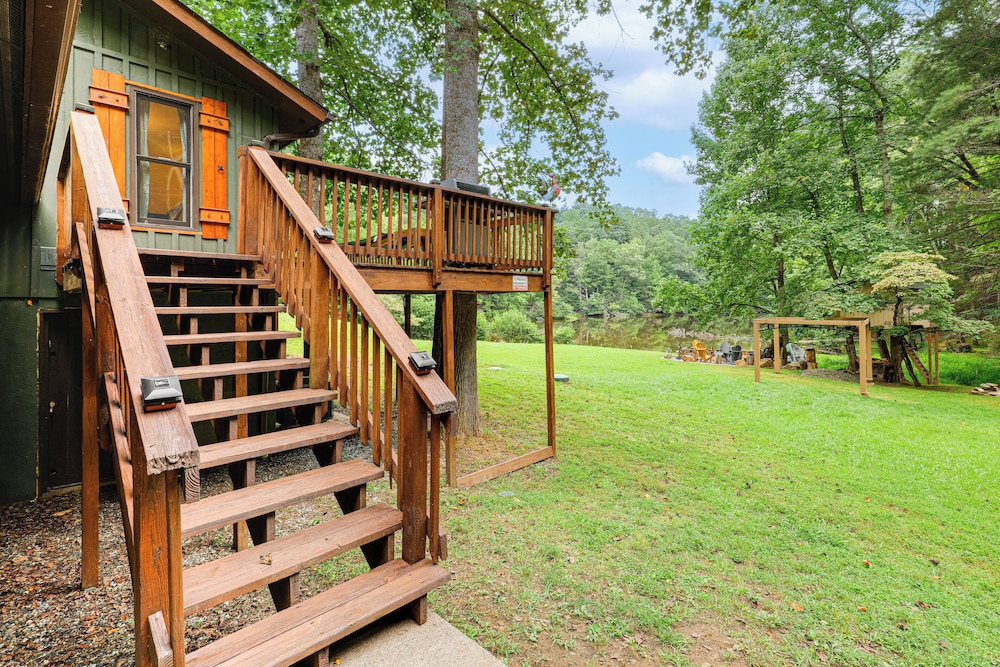 Deck & Game Room! Lakefront Blue Ridge Mtn Gem