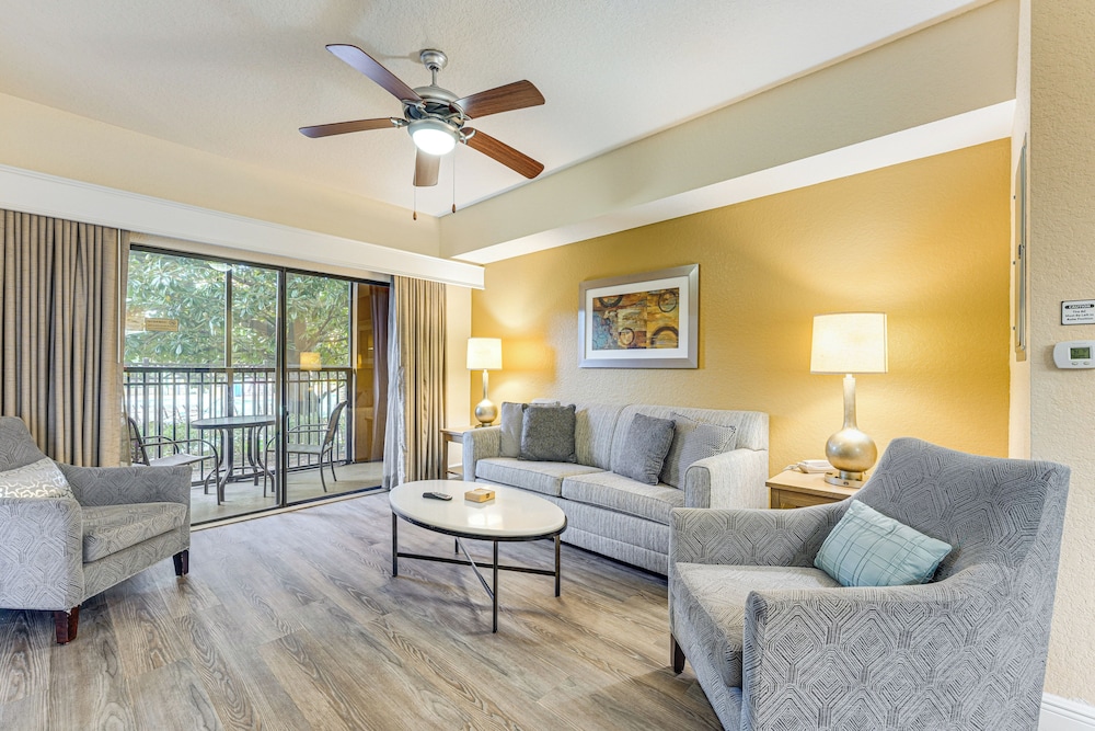 Poolside Bliss & Theme Park Thrills: Orlando Oasis