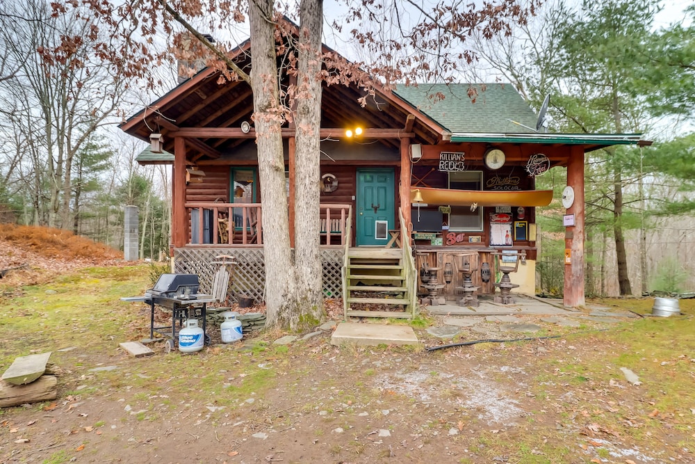 Secluded Cresco Log Cabin w/ Fire Pit!
