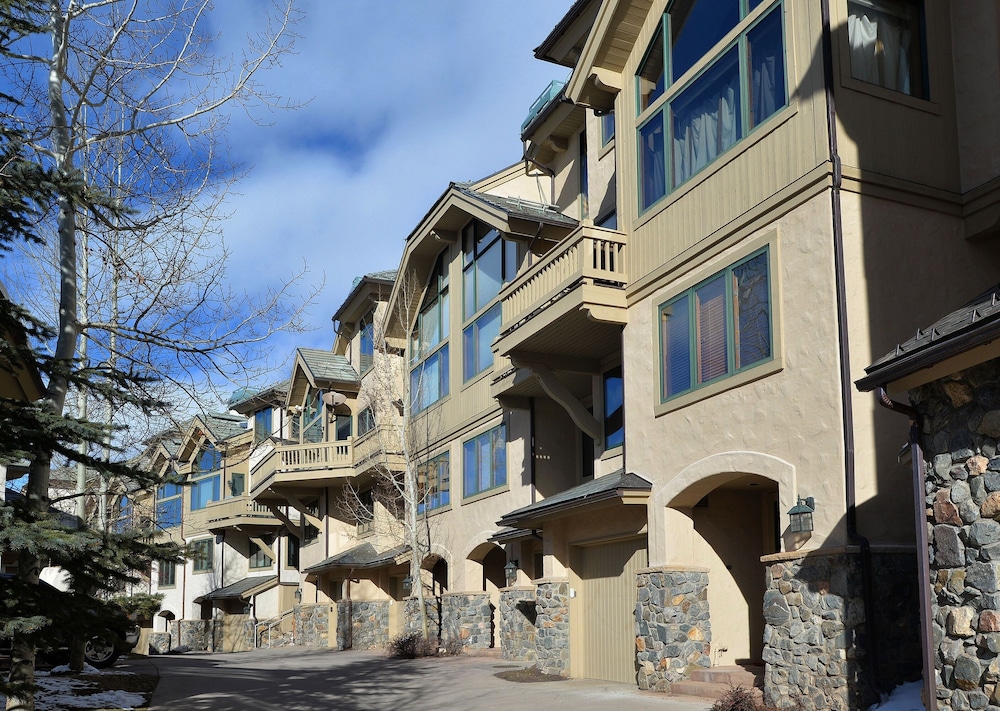 Ski In Ski Out Townhome in Rocky Mountain Access to Elkhorn Chairlift by RedAwning