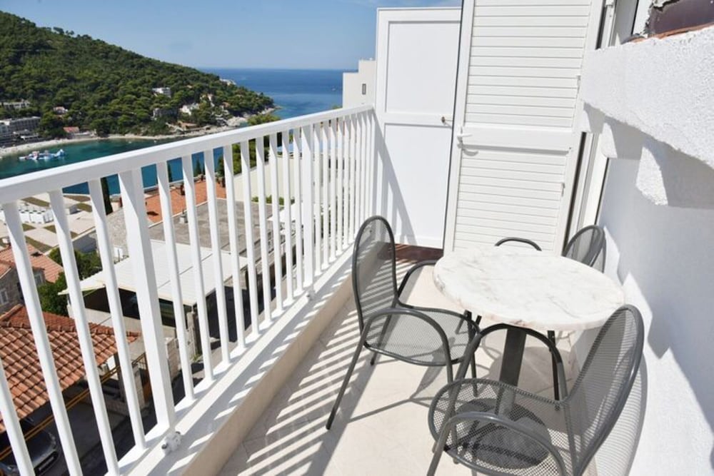 Green Hills Apartment - One Bedroom Apartment With Balcony and Sea View