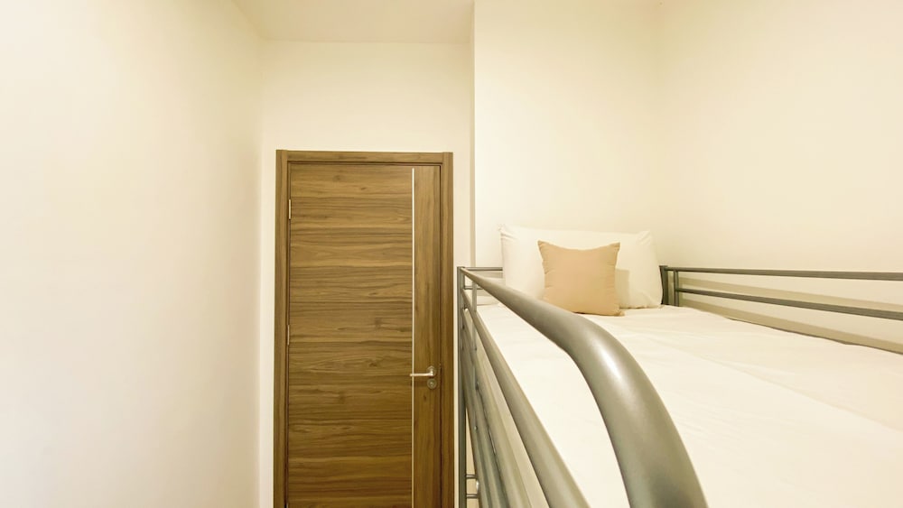 Luxury 2Br With Working Room At Sky House Bsd Apartment