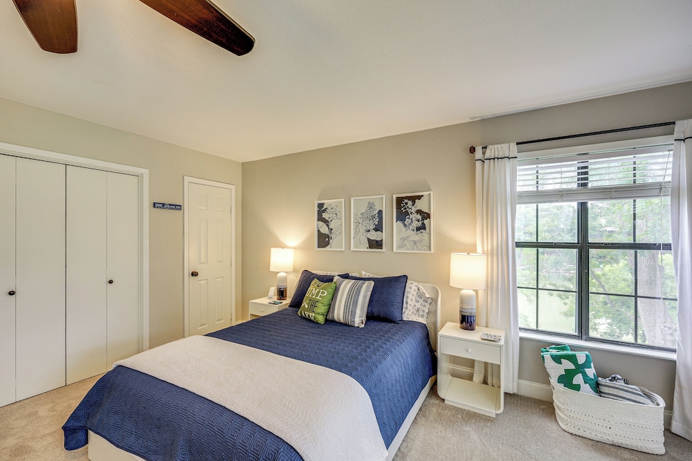 Mod on the Guad Home w/ Lake Mcqueeney Views!