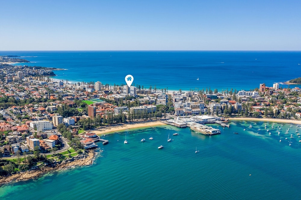 Beachside Unit in the Heart of Manly-ocean Views