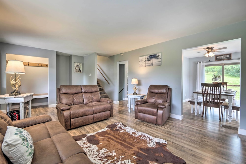 Modern Zanesville Escape w/ Deck & Spacious Yard view 2