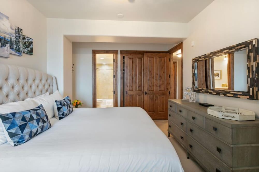 Grand Lodge - 3 Bedroom Deluxe #407 - Ski-in/out 3 Condo