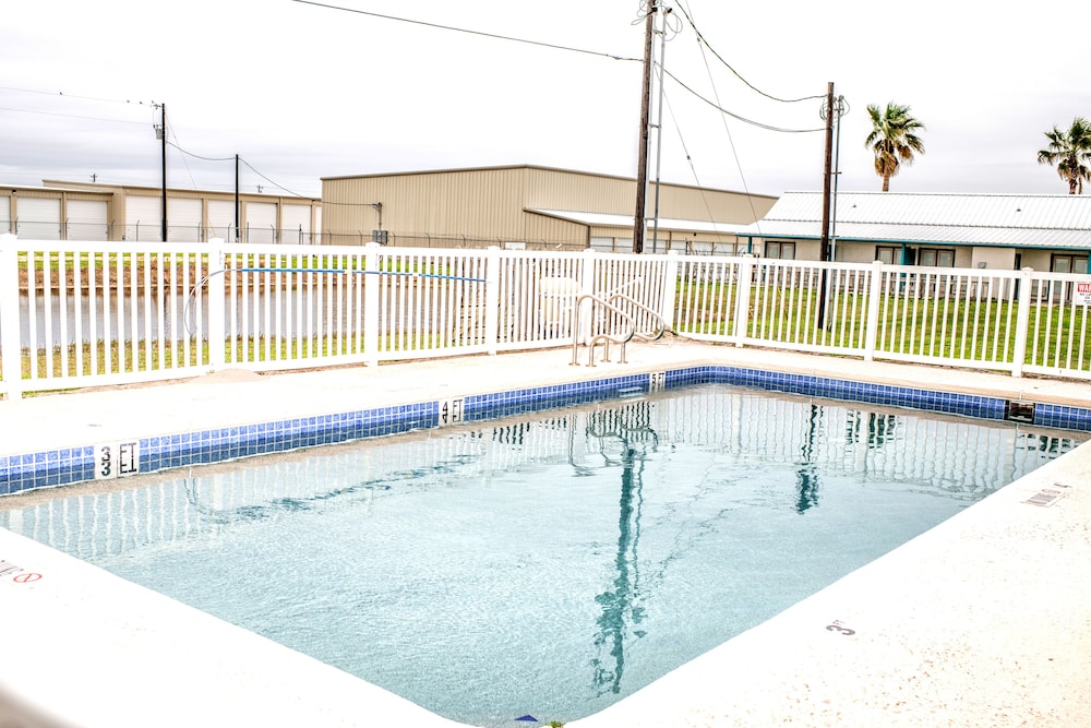 Captain Quarters Motel view 5