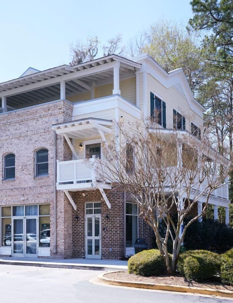 May River Breeze! 3-story Townhouse in Old Town's Promenade
