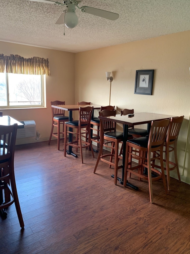 Newburgh Vacations - Super 8 by Wyndham Newburgh/West Point Near Stewart Airport - Property Image 23