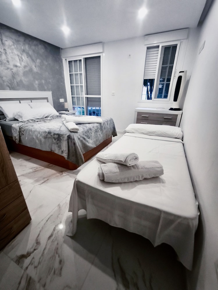 Airbhouse Prívate Rooms & Triana