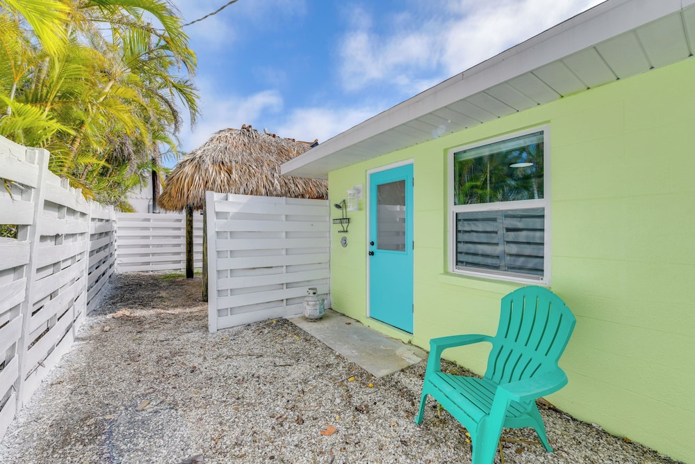 Fish, Swim & Unwind: Anna Maria Apt Steps to Beach