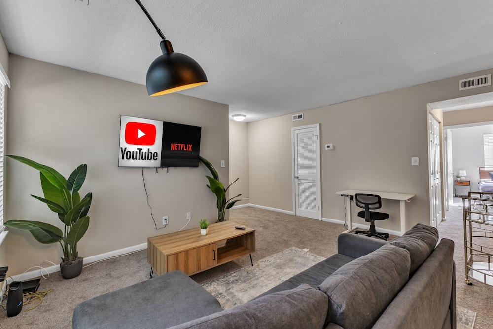 King 2BR Suite in Research Triangle Park