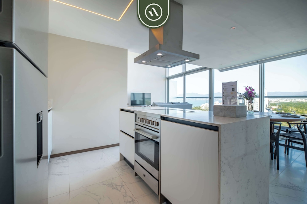 Stunning Oceanview Two Story Condo - Beach - Gym