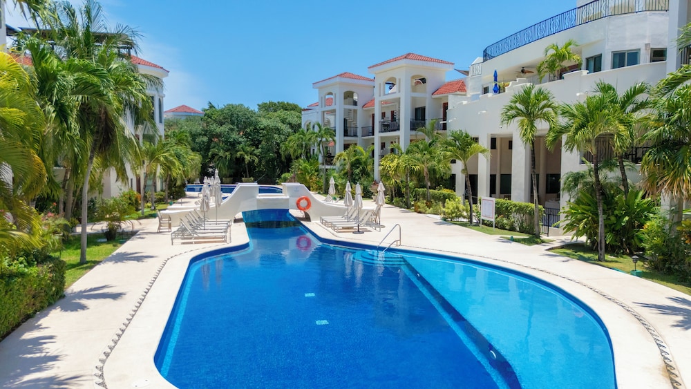 Luxury 2BR Condo with Pool - Paseo del Sol Playacar