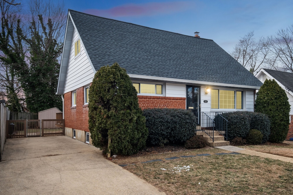 Uline Hospitality 4 Bedroom Home