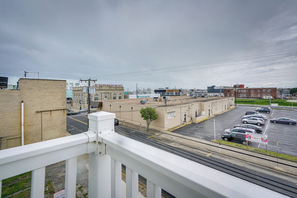 Wildwood Vacation Rental: Walk to Beach Access!