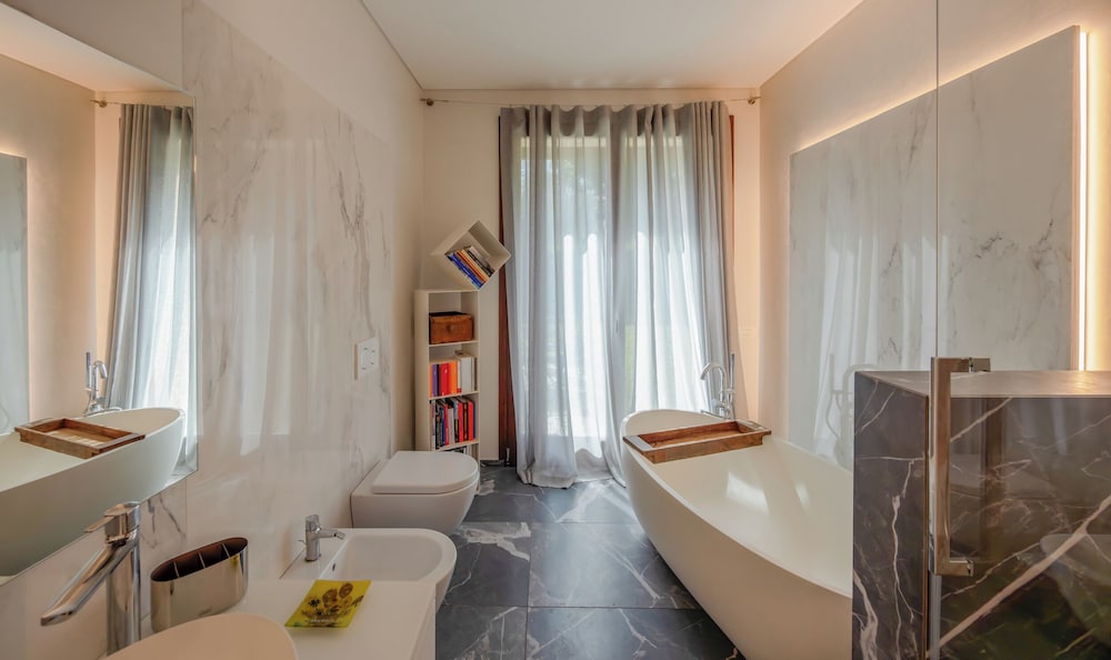 Charming Garden Hideaway in Como by Rent all Como
