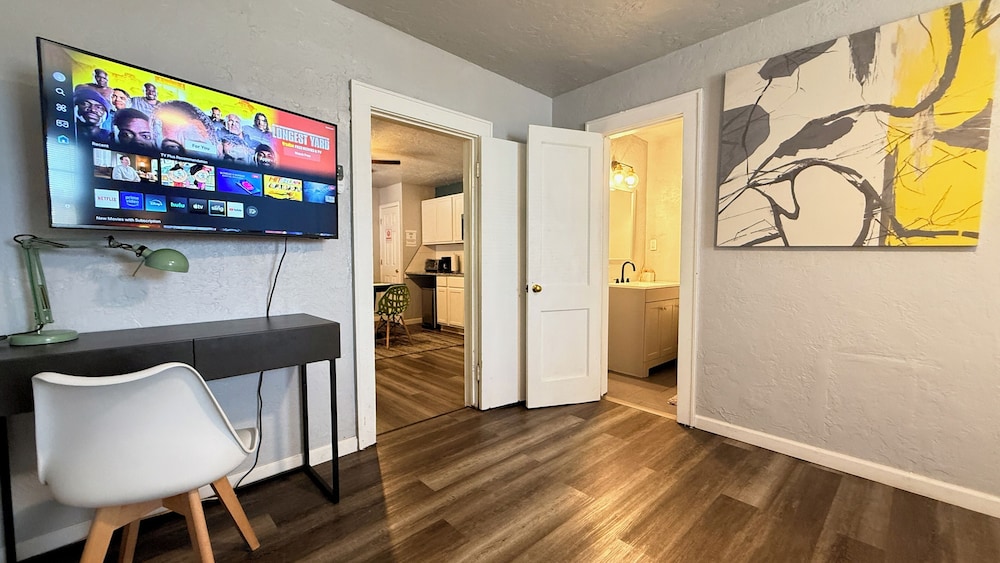 Budget-friendly Studio in OKC Private Entry 20-3