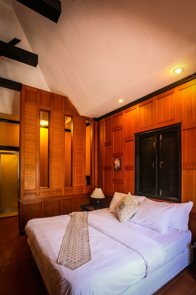 Phalaburi Resort by dreamhouse