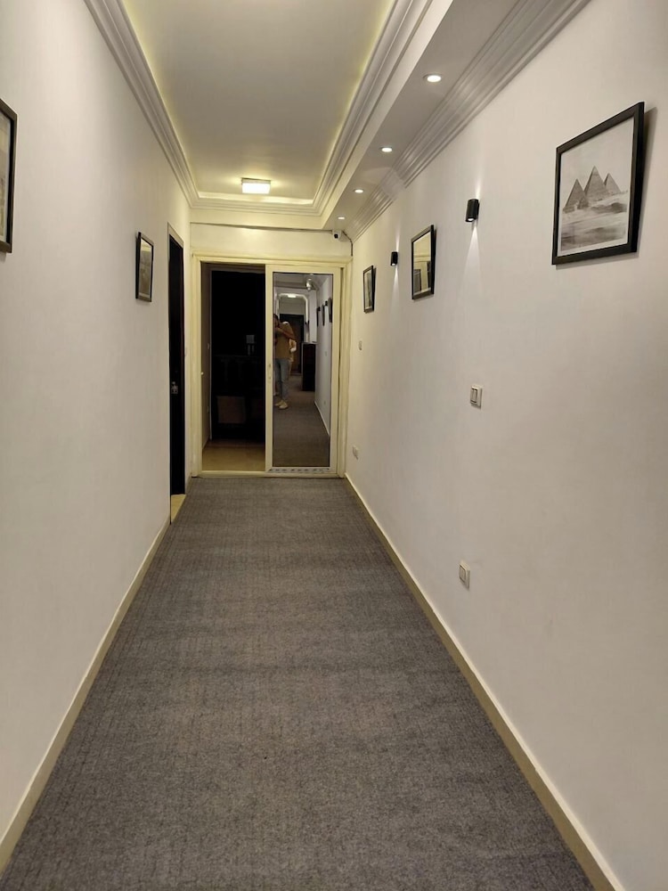 Pearl pyramids Inn