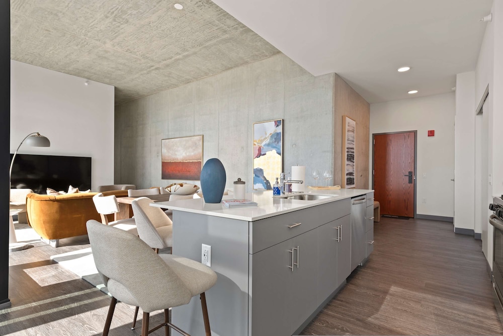Cloud9 6 apt for 30ppl Fulton Market The Nouveau