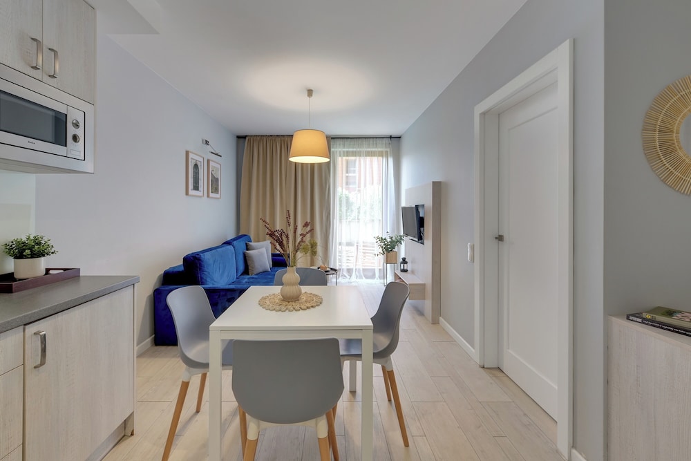 Aura - Riverside & Parking by Downtown Apartments