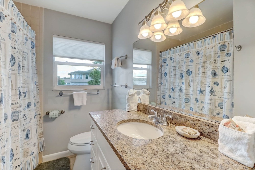 Fernandina Beach Vacations - Dog Friendly Oceanfront Beach House by RedAwning - Property Image 18