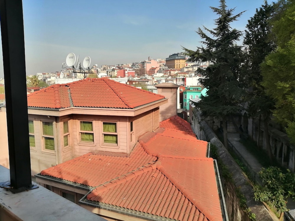 Emirhan Guest House & Suites