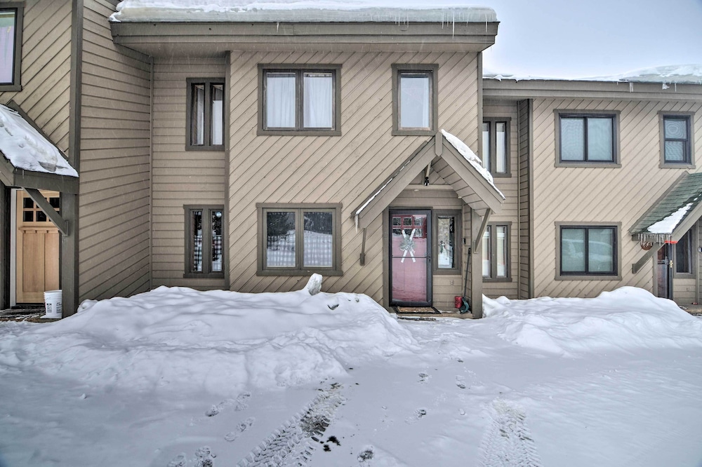 Cozy Mountain Getaway w/ Ski Shuttle Access! view 5