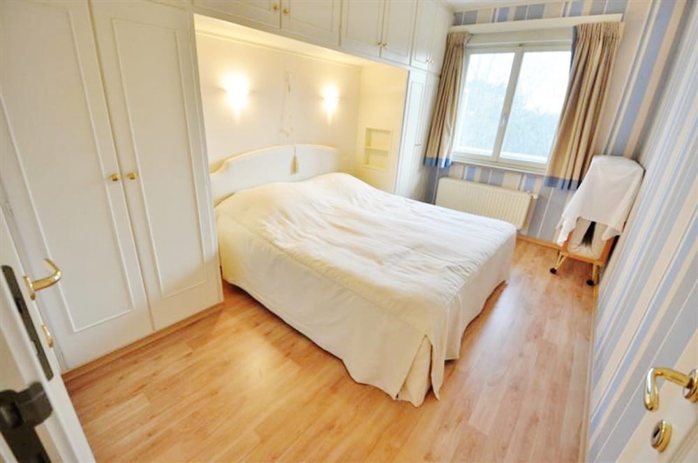 Pleasant Apartment With Nice View of Park