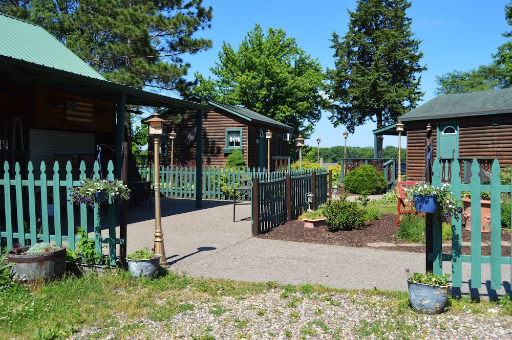 Moon River Cabins